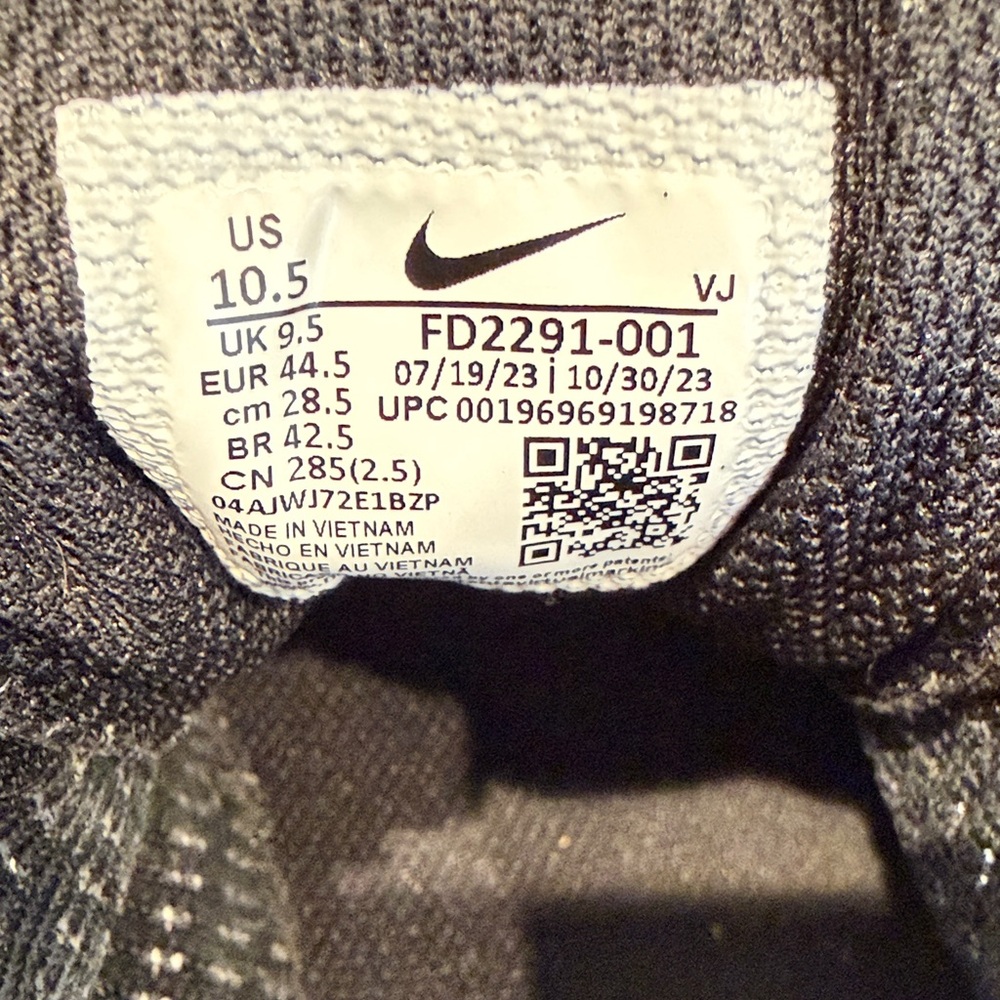 Men’s Nike Black and White Running Shoes 10.5 - Picture 5 of 7